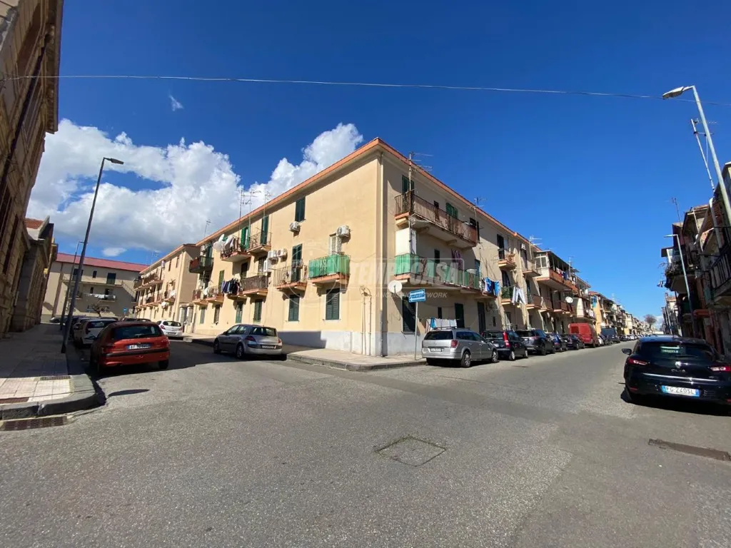 Välivaade - Studio Flat with Balcony in Central Messina