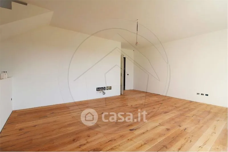 Elutuba - Contemporary Villa with Private Garden in Mariano Comense