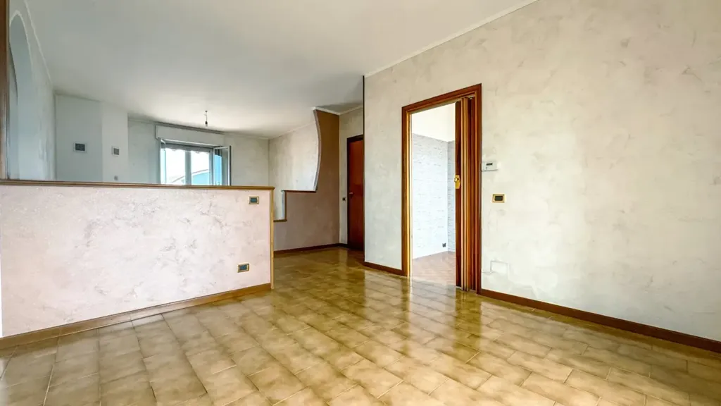 Séjour - Trilocale with Private Garden in Momo