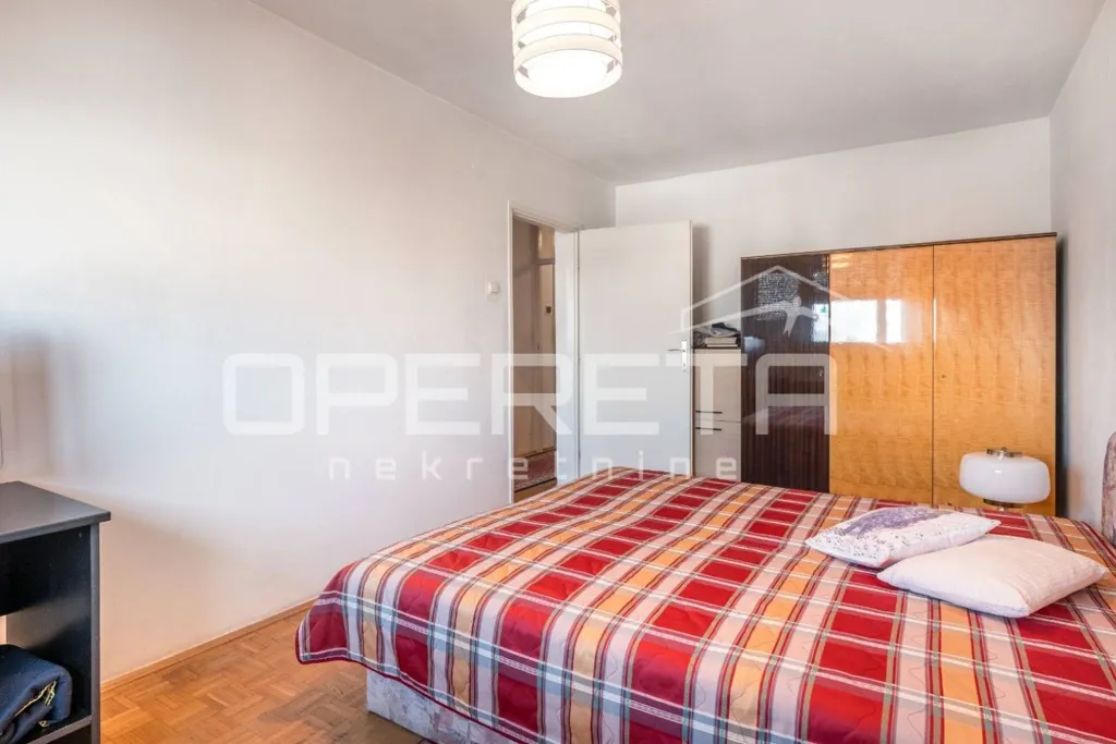 Magamistoad - Three-bedroom Apartment with Central Heating in Zagreb