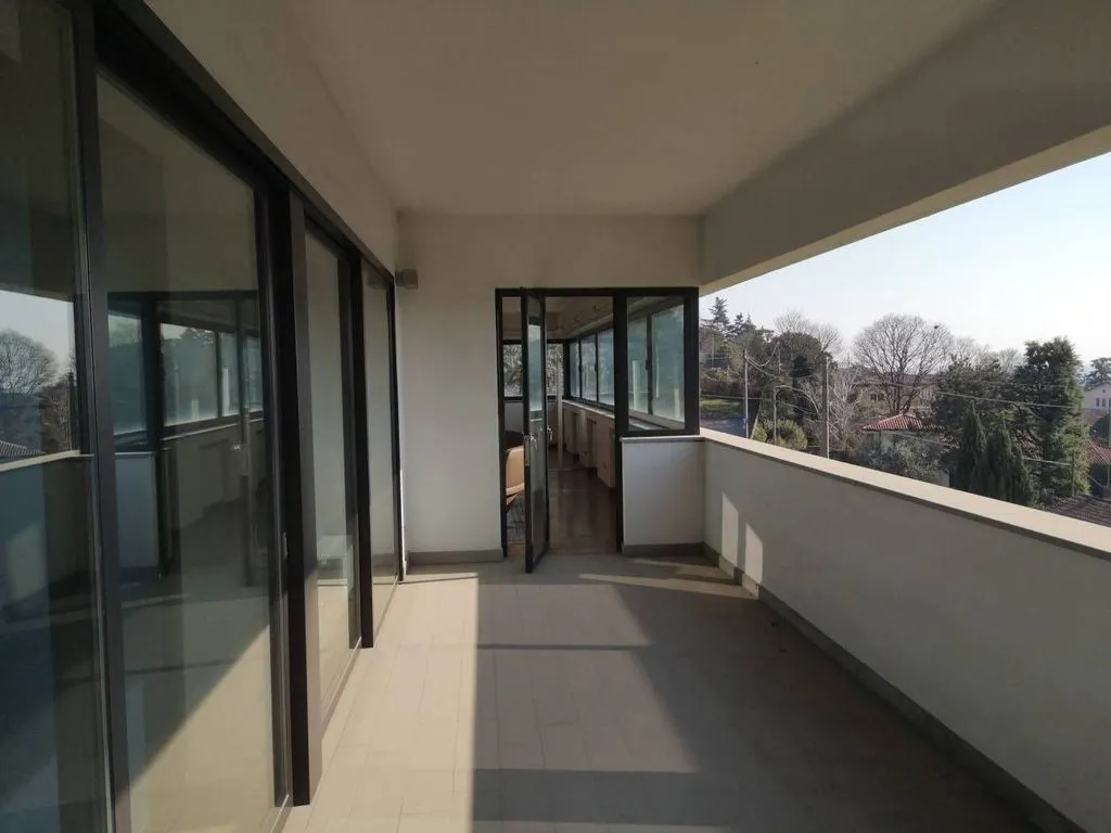 Balcon - Luxury Villa with Pool in Brescia
