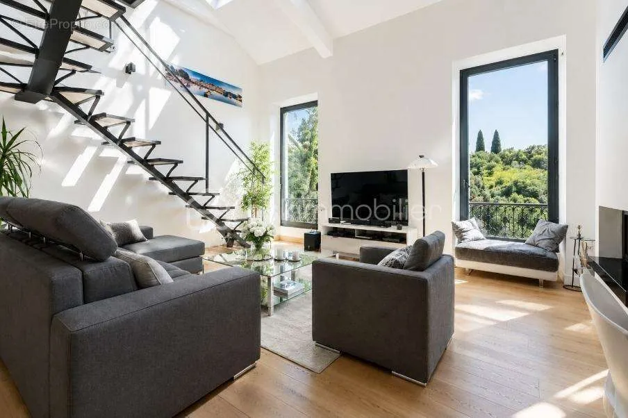 Soggiorno - Duplex with Private Garden in Gairaut