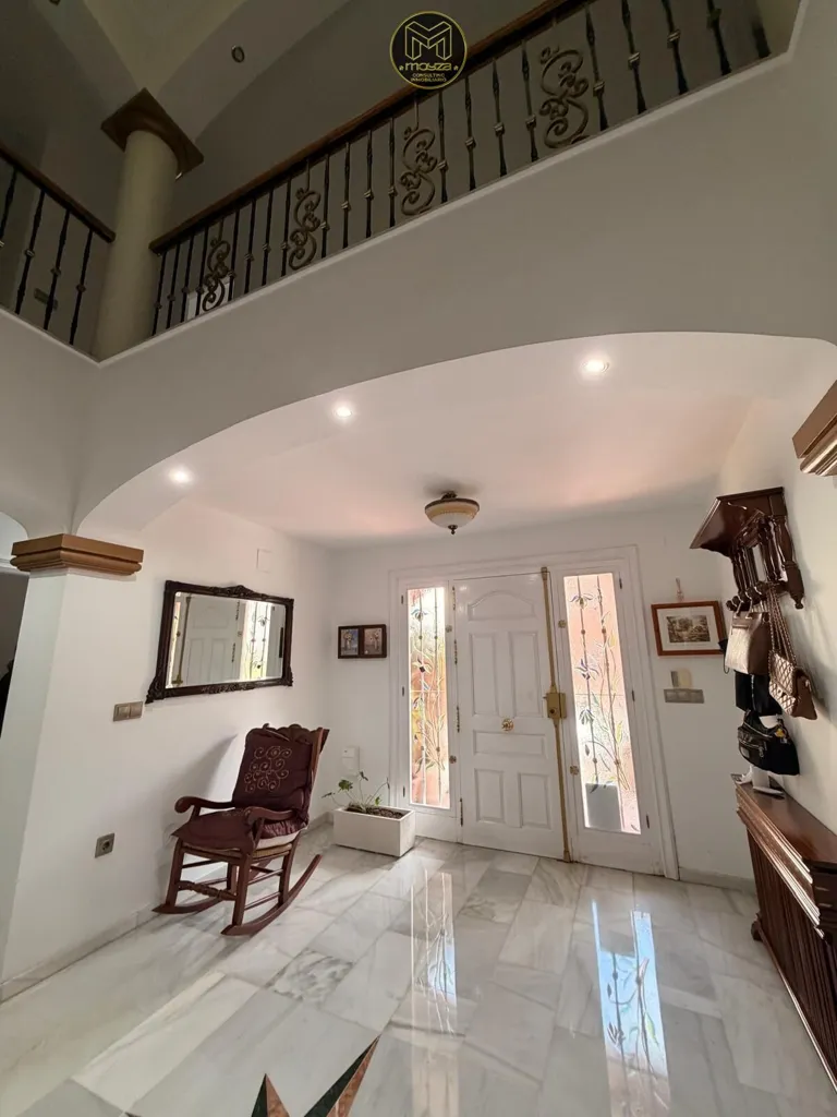 Esik - Luxury Villa with Private Garage on Gran Bulevar