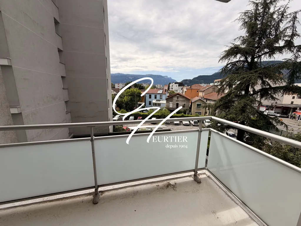 Balcon - Studio Refait à Neuf avec Balcon à Saint-Martin-d'Hères