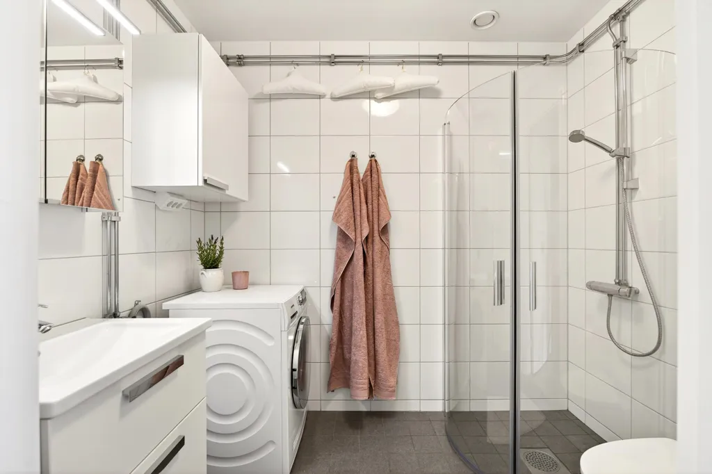 Bagni - Modern 1.5-Bedroom Flat with Balcony in Kungsängen