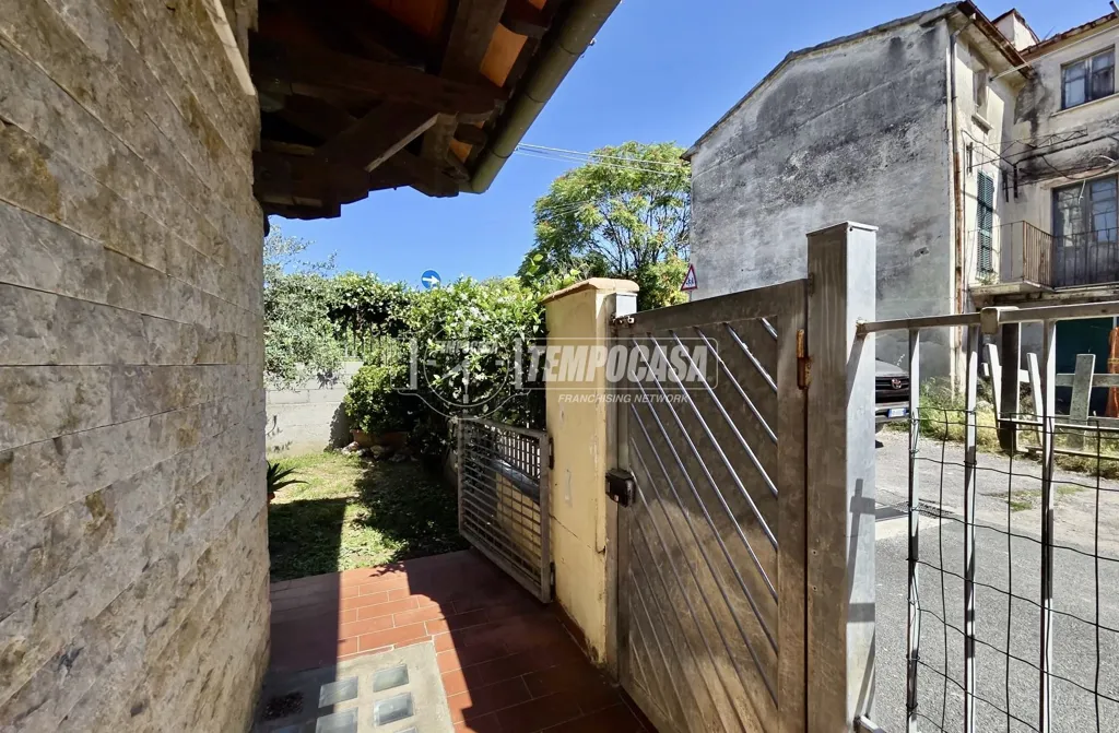 Aed - Rustic Villa with Garden in Castagnola, Massa