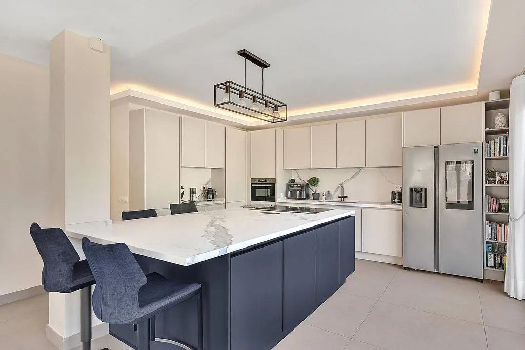 Kitchen - Modern Villa with Pool and Terrace in Guadalmina