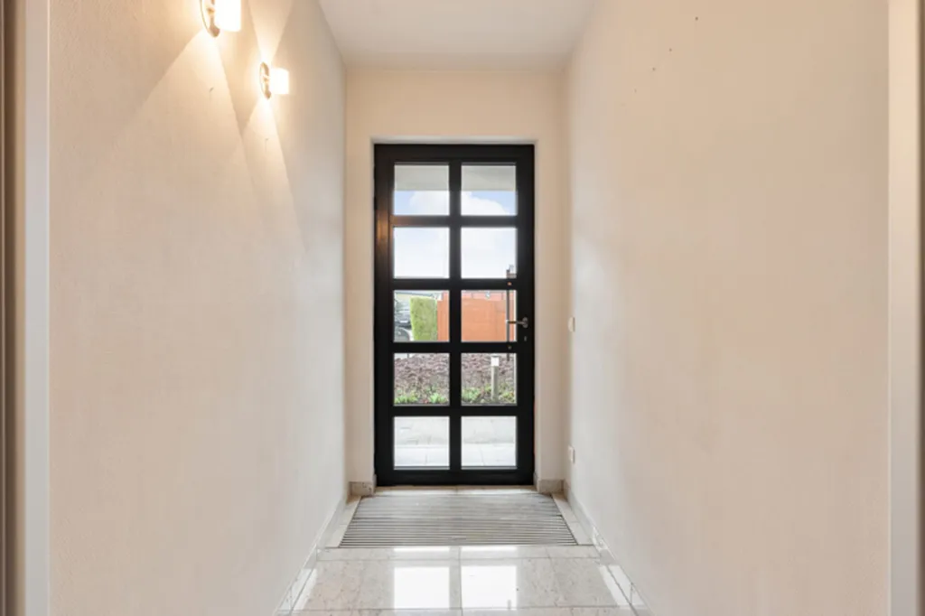 Ingresso - Architectural U-Form Villa with Garden in Geel