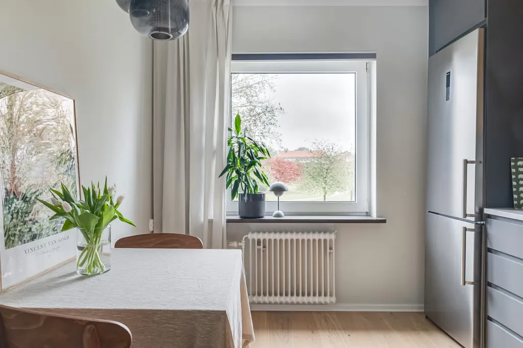 Salle à manger - Renovated Apartment with Large Balcony in Central Location