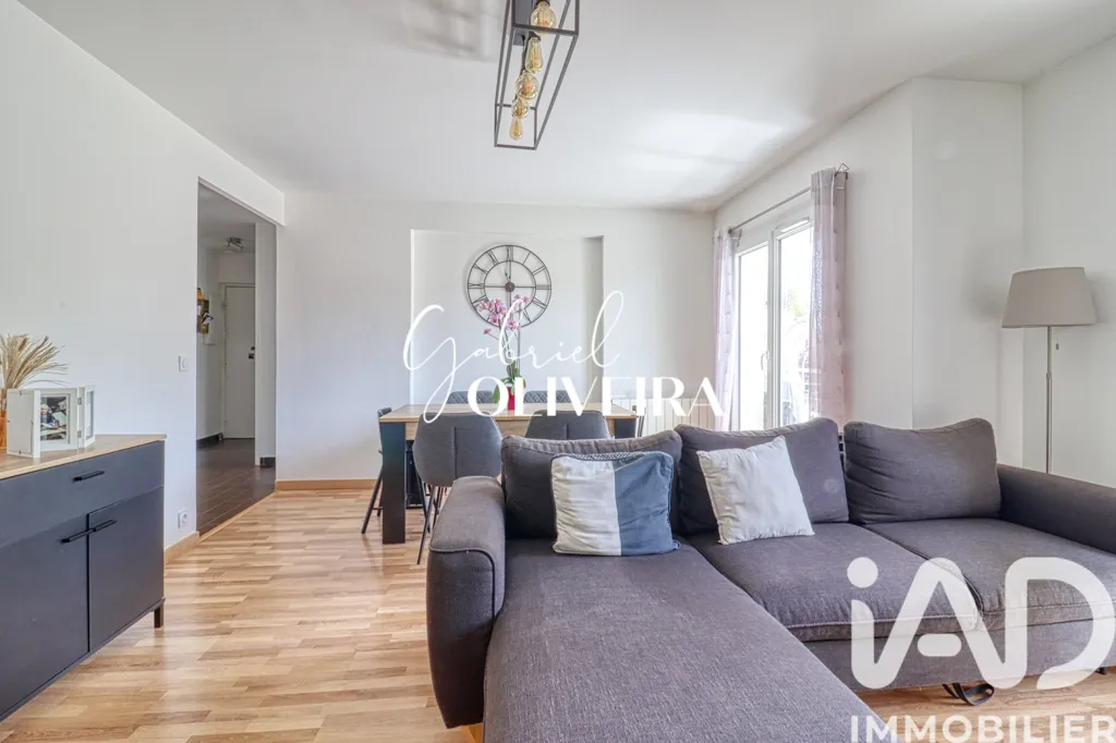 Living Room - 4-Piece Flat with Balcony in Eaubonne Centre