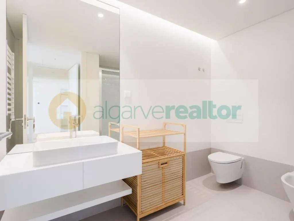 Vannitoad - 2-Bedroom Flat with Sea Views in Armacao de Pera