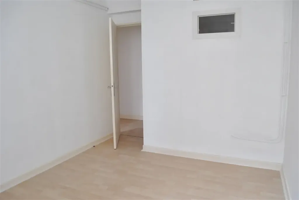 Rooms - 3-Bed Apartment with Balcony in Agen