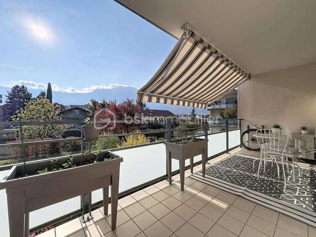 Balcony - T3 Apartment with Terrace in Échirolles
