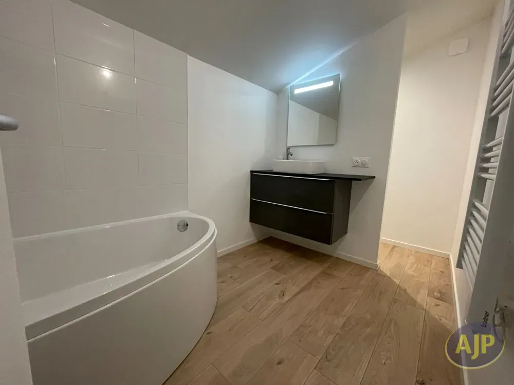 Vannitoad - Renovated Stone House near Saintes
