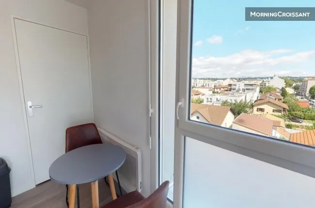 Balcon - Appartement avec Salle d'Eau Privative et Ascenseur