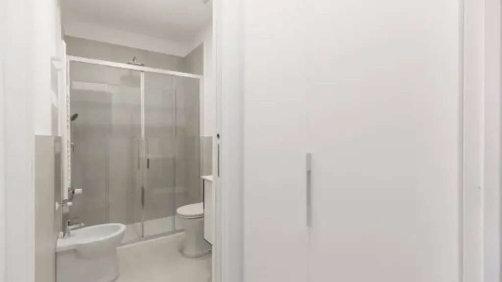 Vannitoad - Fully Furnished Flat with Balcony in Milan