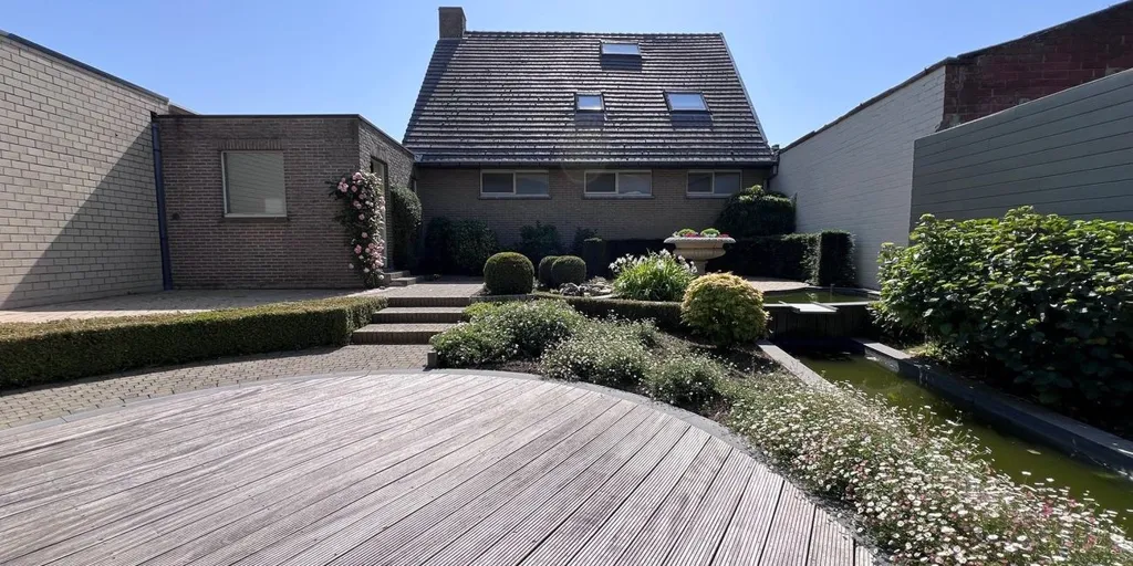 Jardin - Maison Polyvalente avec Jardin à Zwevezele