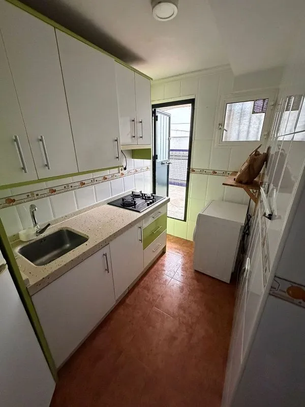 Cucina - 3-Bedroom Flat with Private Patio in Rochelambert