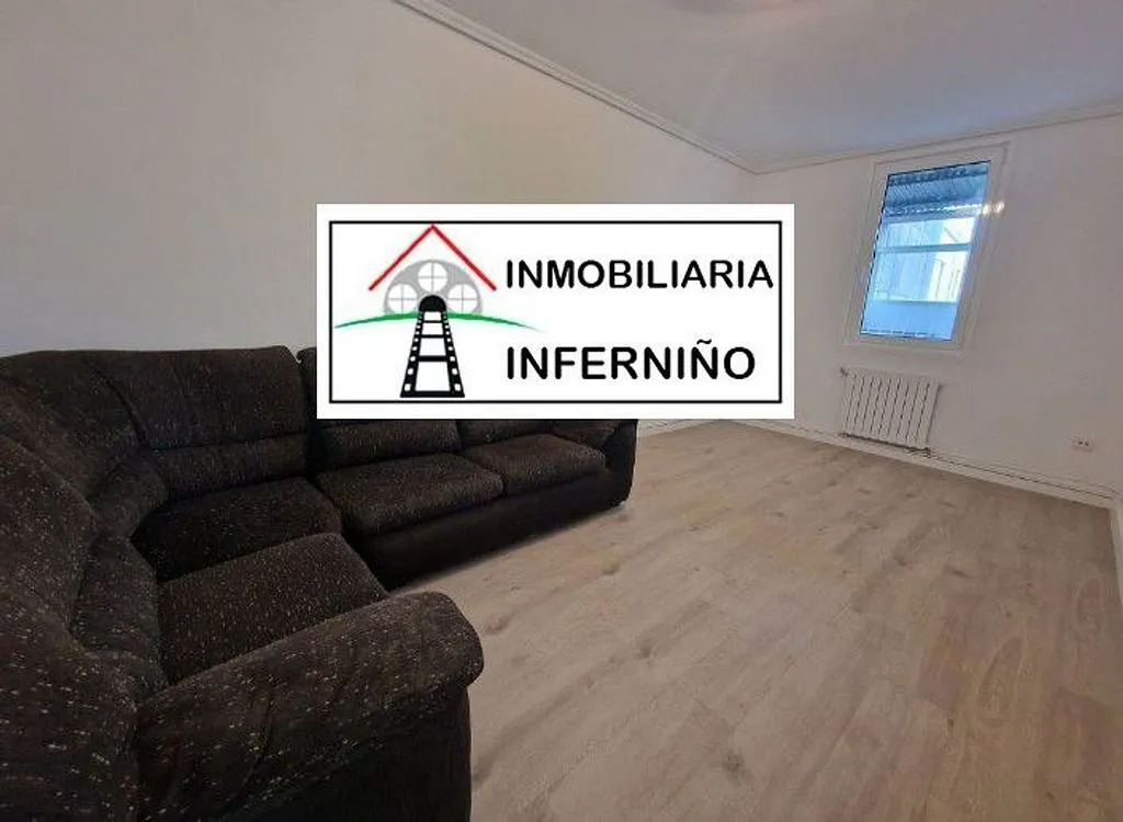 Salón - Casa con terraza y local comercial en Piñeiros