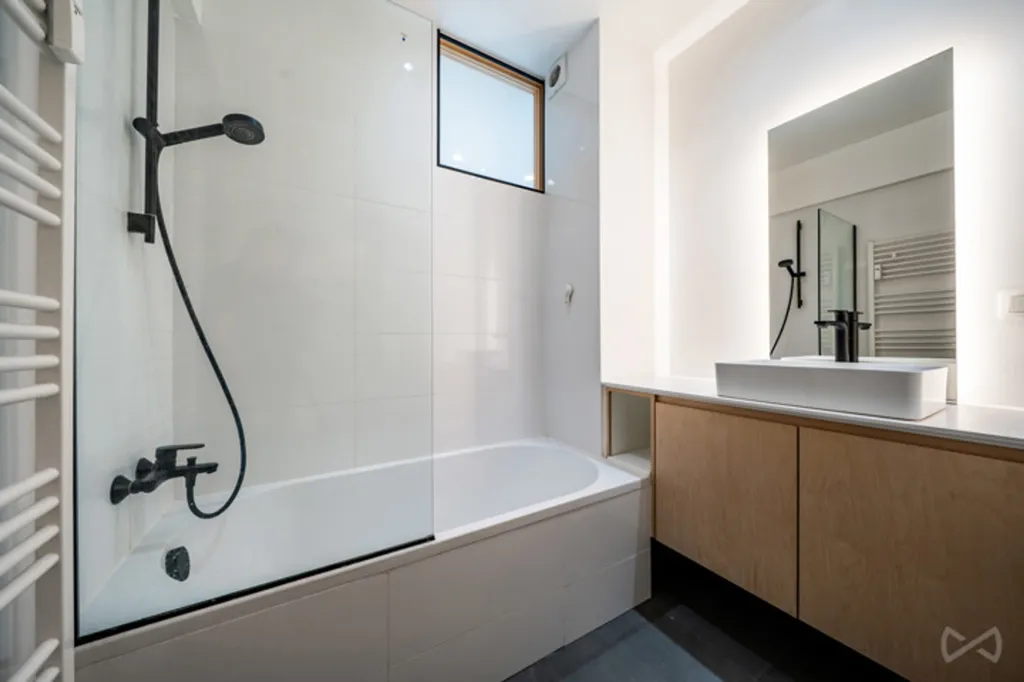 Salles de bain - Appartement 2 Chambres avec Bureau près du Bois de la Cambre