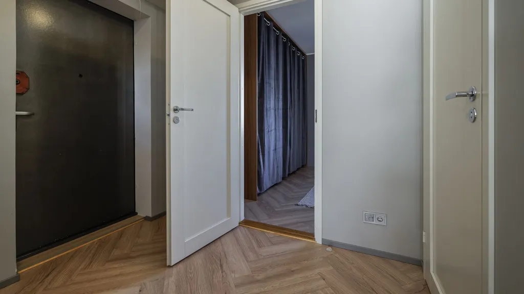 hallway_entrance