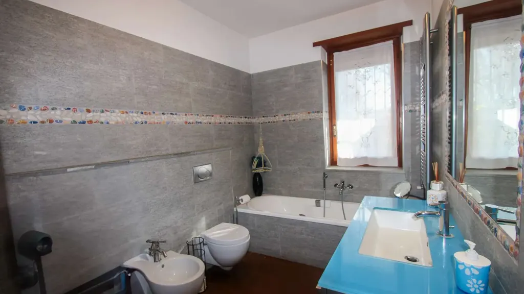Bathrooms - Apartment with Private Garden in Moncalieri