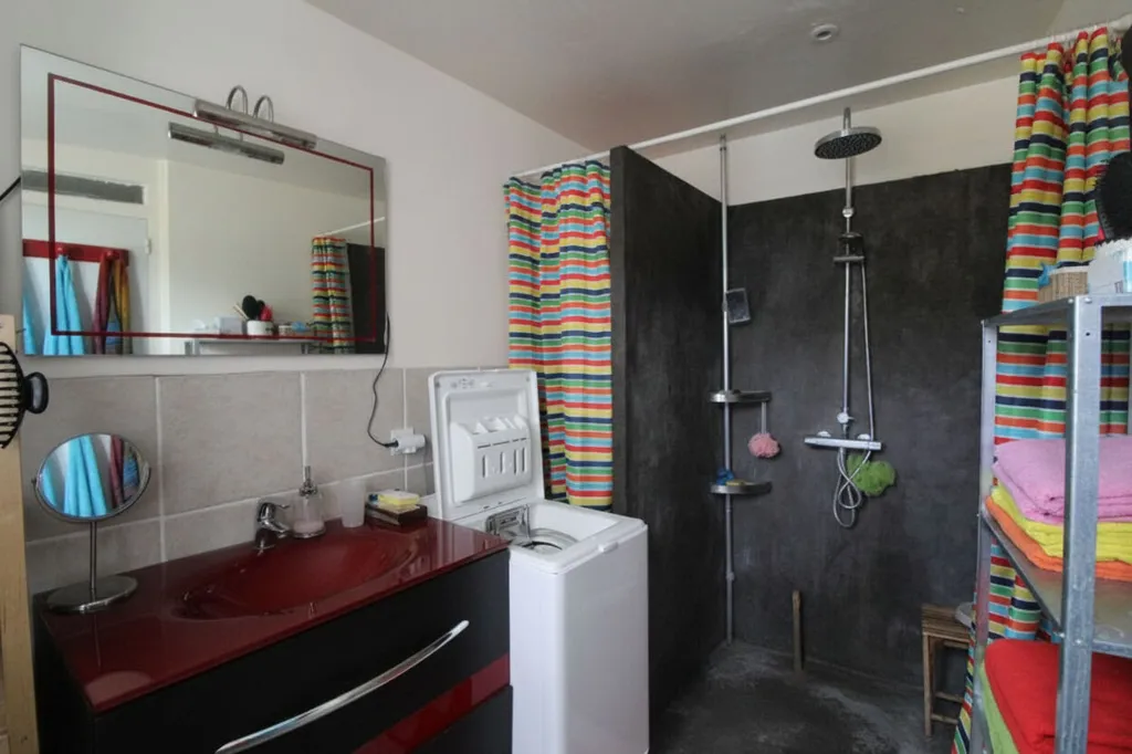 Salles de bain - Maison Semi-Troglodyte avec Terrasses à Bourré