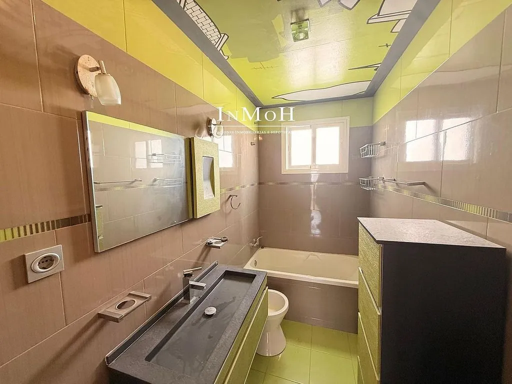 Vannitoad - Modern Flat with East View in San Fernando