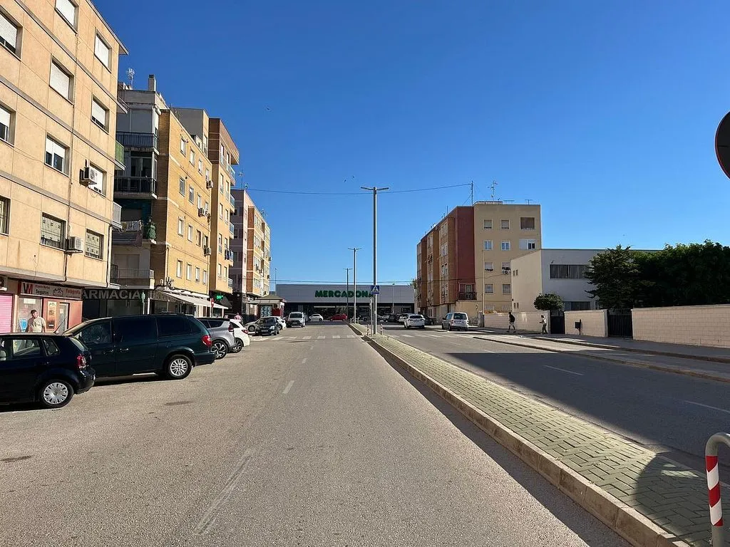 Exterior - Apartment with Balcony in Barrio de Peral