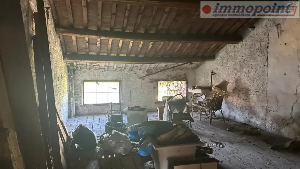 Pièces - Terraced Villa for Renovation in Nove