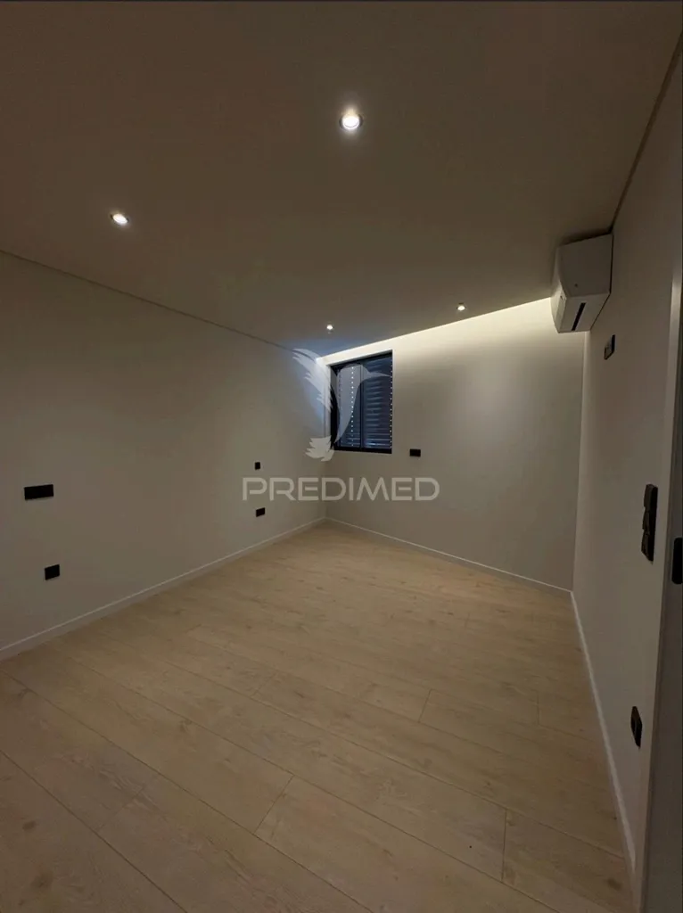 Toad - Modern Studio with Garage in Gondomar S.Cosme
