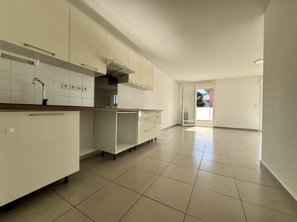 Cuisine - Appartement T4 avec Terrasse et Vue Étang à Côté Bas Saint Clair
