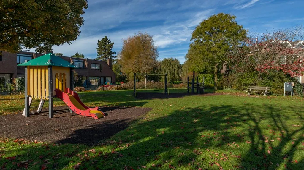 Jardin - House with Waterfront Access in Leiden