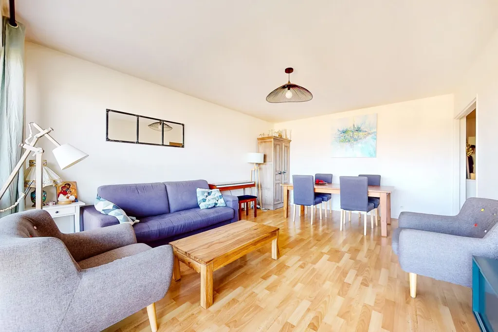 Elutuba - T4 Flat with Balcony and View in Tassin