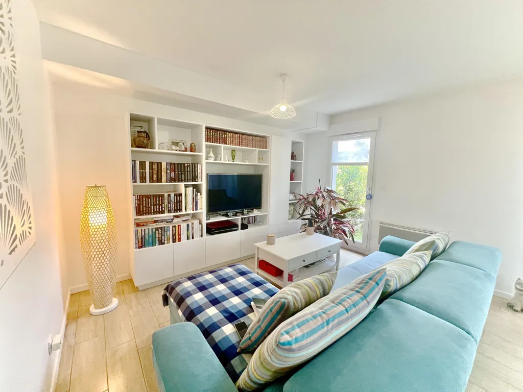 Soggiorno - Spacious 3-Piece Apartment with Terrace in Saint-Palais