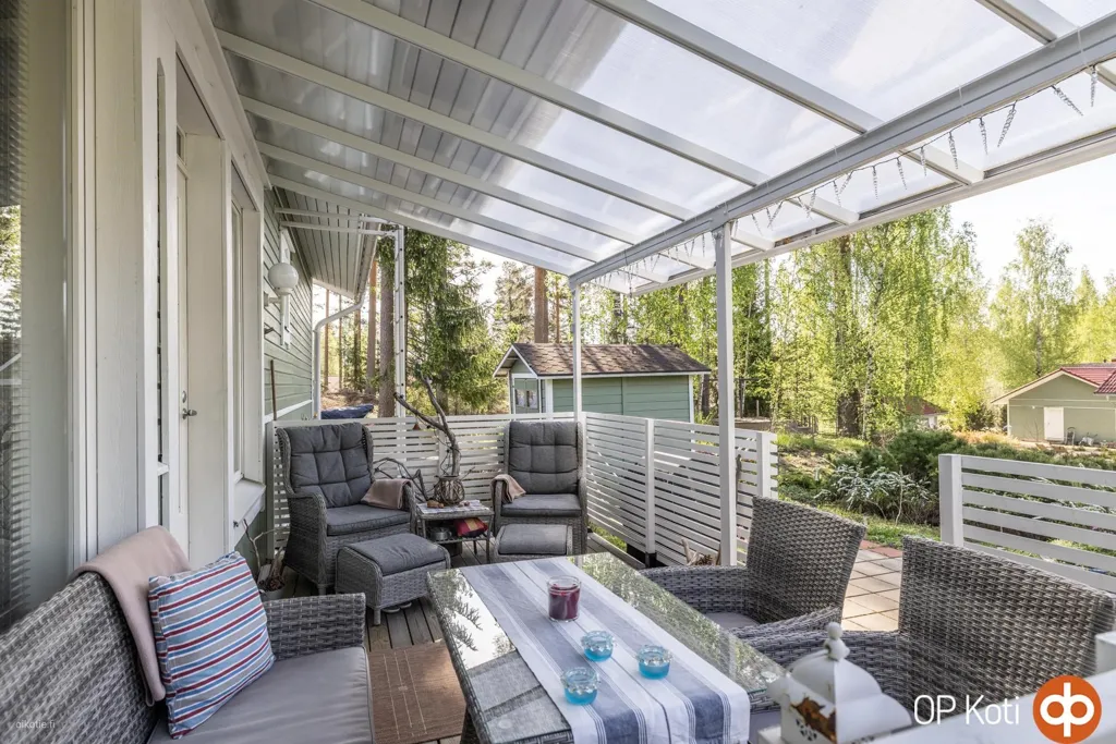 Terrasse - Detached House with Sauna on Large Plot in Suburb