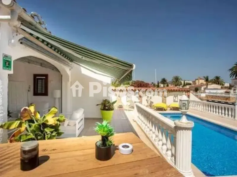 Bassein - Chalet with Pool and Garden in Empuriabrava