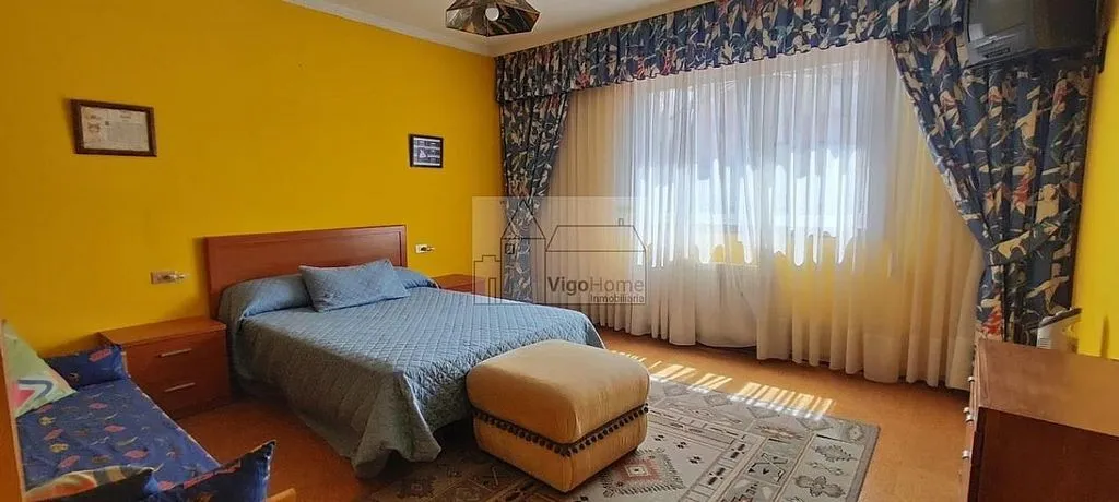 Bedrooms - Chalet with Garden and Garage in Moaña