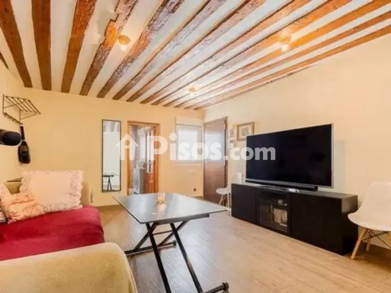 Soggiorno - Bright Apartment with Balcony in Malasaña