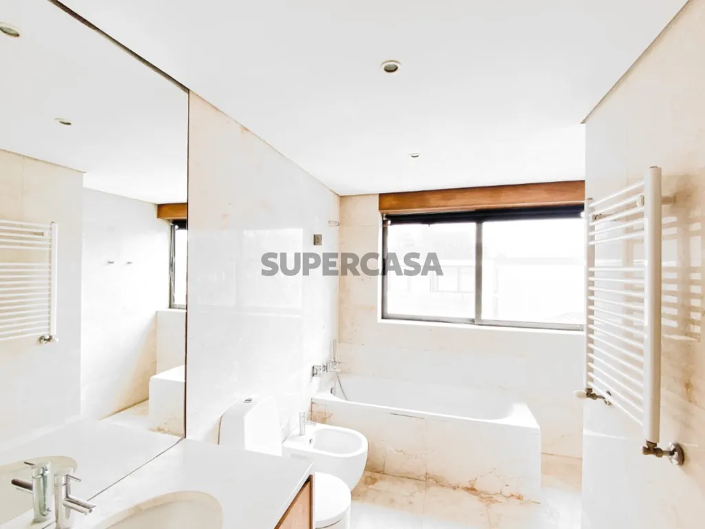 Vannitoad - Duplex T4+1 with Sea Views in Matosinhos