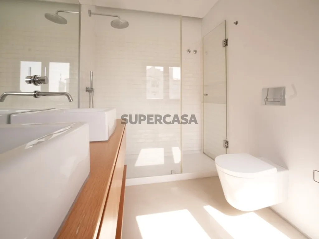Salles de bain - 2-Bedroom Apartment with Panoramic Views in Monte Estoril
