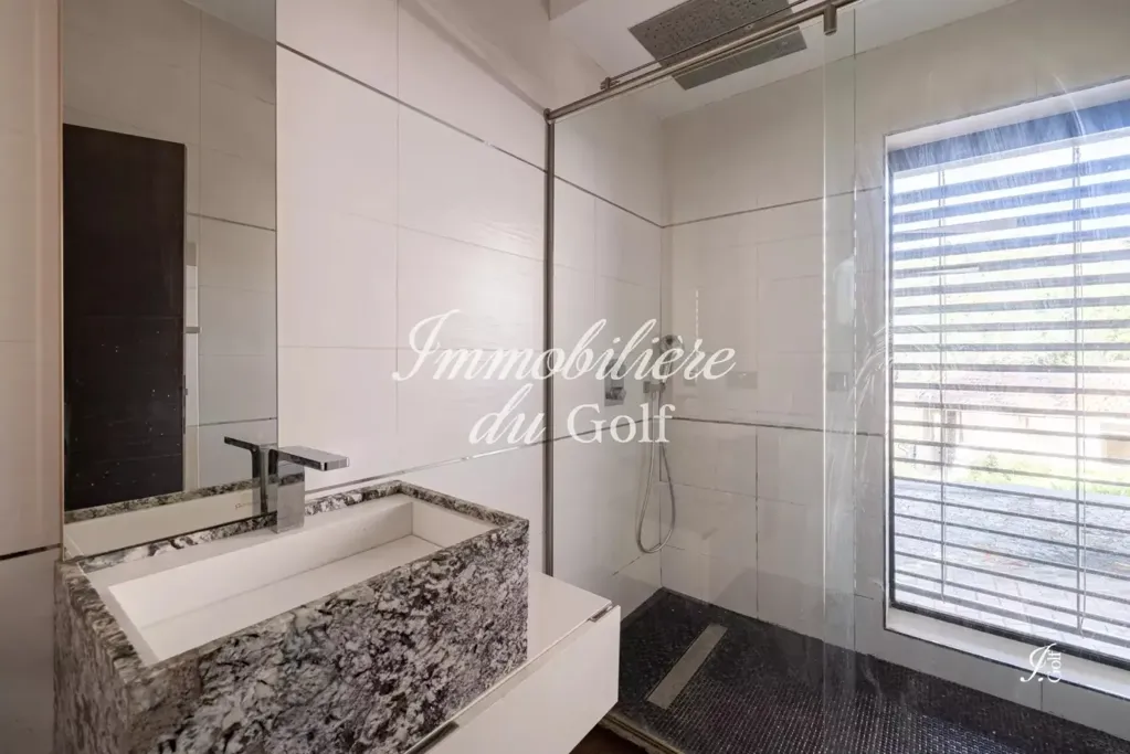 Salles de bain - Villa Contemporaine avec Piscine à Allauch