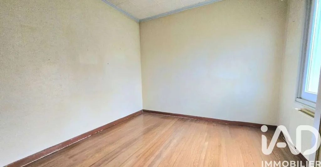 Rooms - House to Renovate with Garden in Hostens