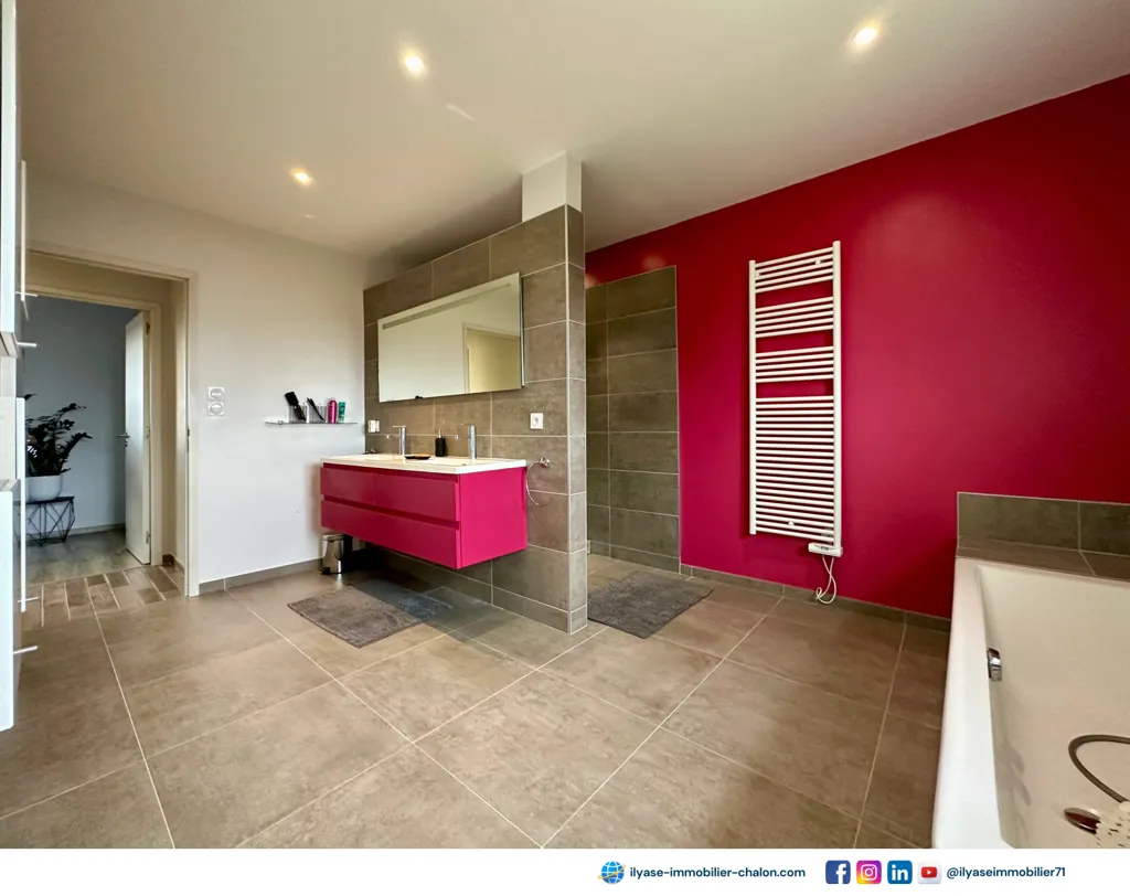 Bagni - Spacious House with Pool in Chalon-sur-Saône