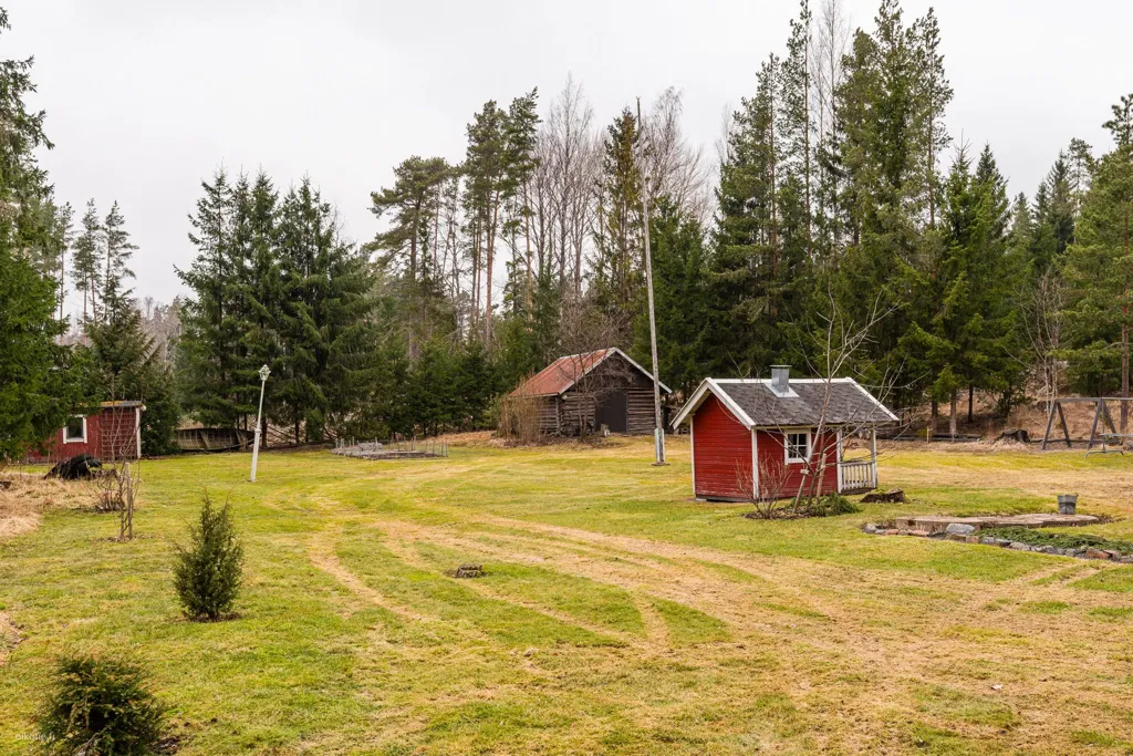 Jardin - 1980s Cottage with River Access in Kellahti, Pori