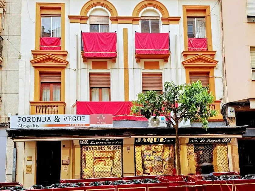 Välivaade - Commercial Building with Terrace in Linares