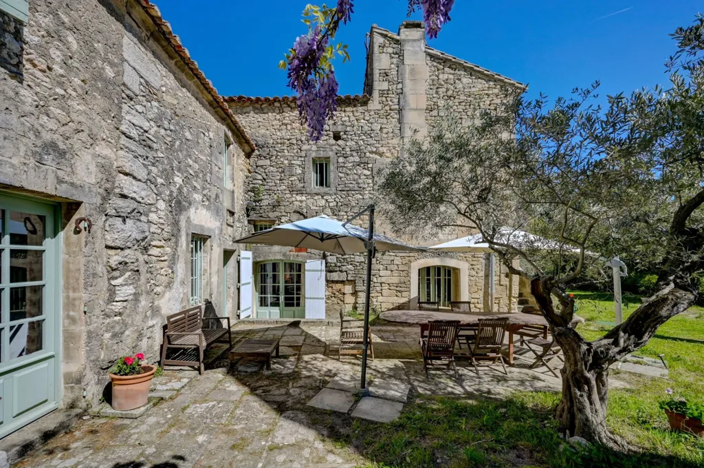 Garden - Charming Property with Pool in Baux de Provence