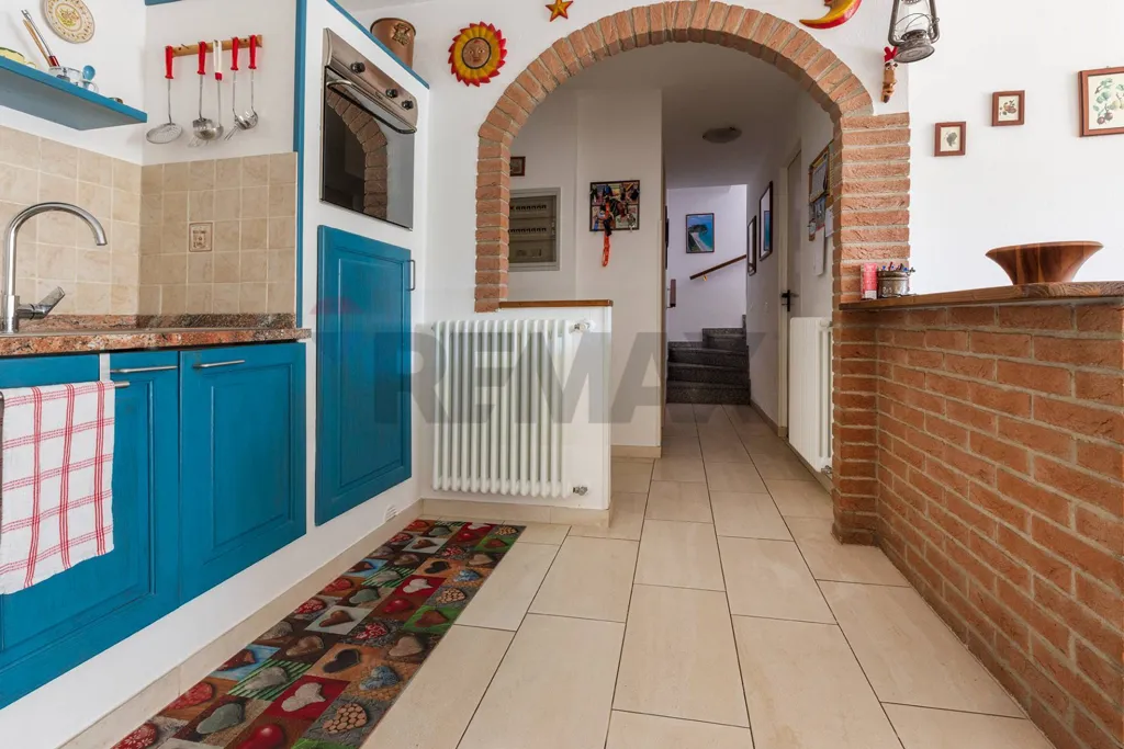 Kitchen - Single-Storey Villa with Garden in Marchirolo