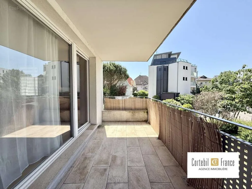 Rõdu - Apartment with Terrace in Annecy's Triangle d'Or