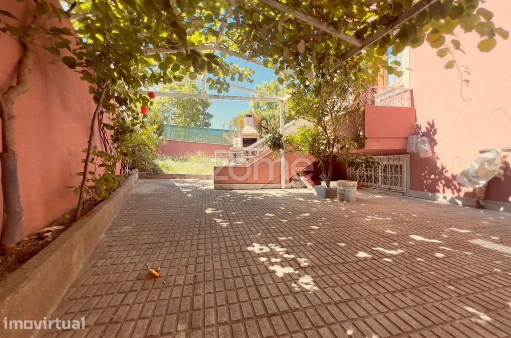 Garten - Geminated House with Garage in Chaves Centre